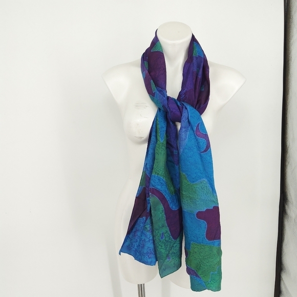 mary elizabeth Accessories - VINTAGE 1990 MARY ELIZABETH HAND ROLLED PAINTED SILK SCARF